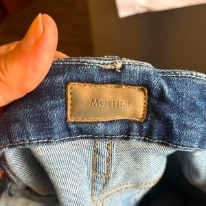 Like new Mother jeans. Ankle fray no distressing.